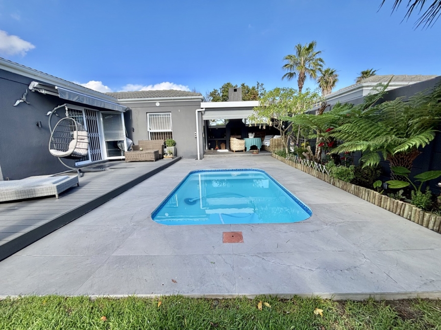 3 Bedroom Property for Sale in Sunningdale Western Cape